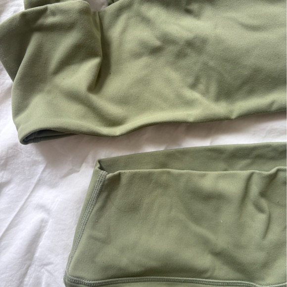 WeWoreWhat Olive Green Activewear Bra and Biker Shorts Set - Picture 4 of 8